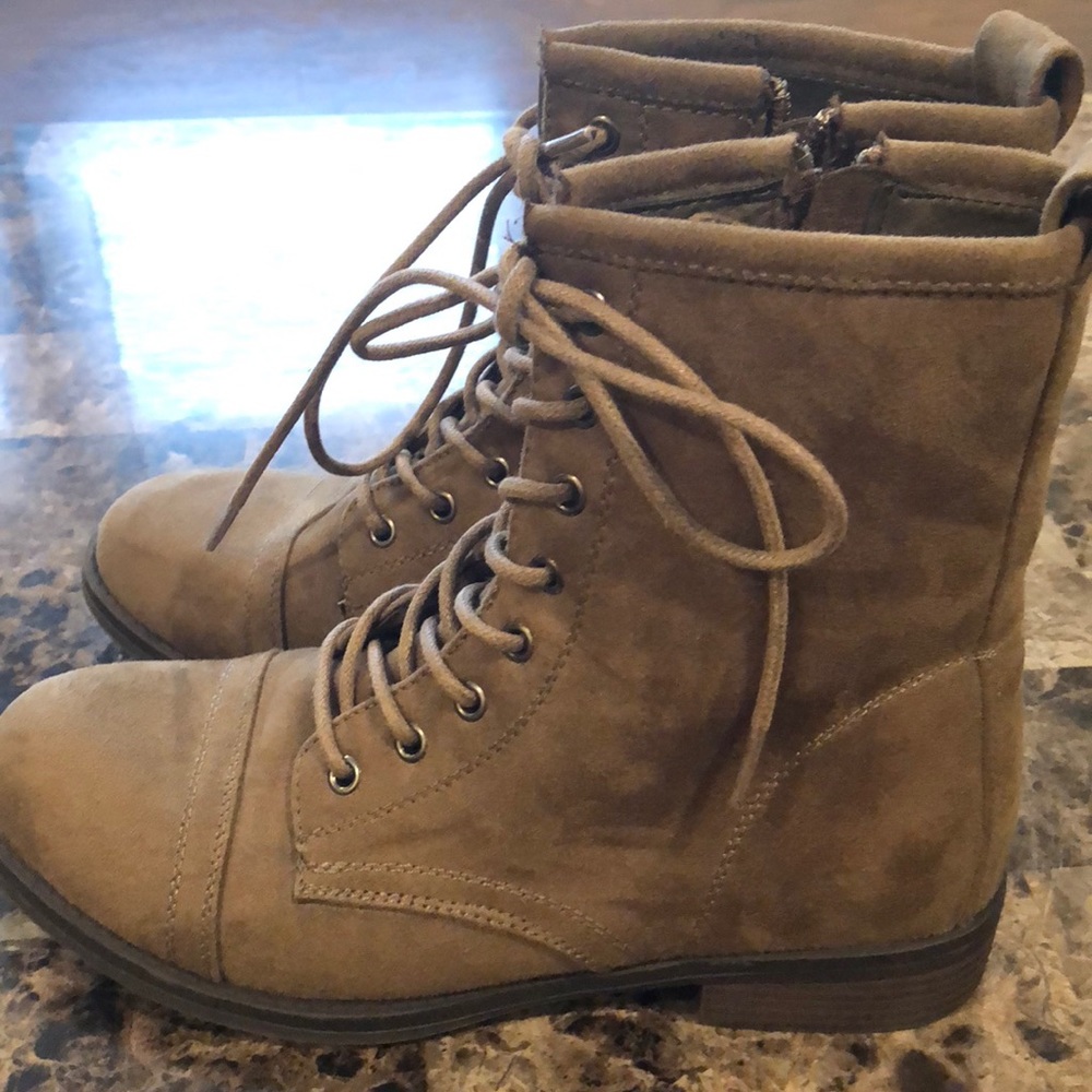 Combat boots